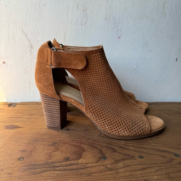 Marc fisher // brown suede leather laser cut block heel peep toe shoes sz 8.5 - Picture 3 of 7